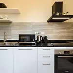 Silvy & Paul Apartment By Mmega