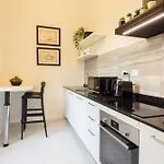 Silvy & Paul Apartment By Mmega